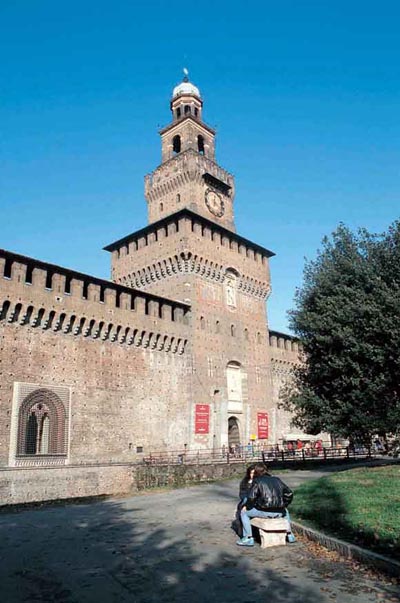  Castello Sforzesco, a great castle in the middle of the city