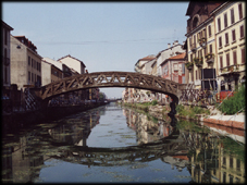 Uma vista da Navigli, os canais navegáveis ​​de Milão