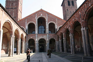 A Basílica de St. Ambrogio o exemplo da arquitectura românica em Milão