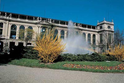 Vista lateral del Teatro de la Scala
